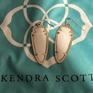 Kendra Scott Skylar Vintage Arrowhead Earrings